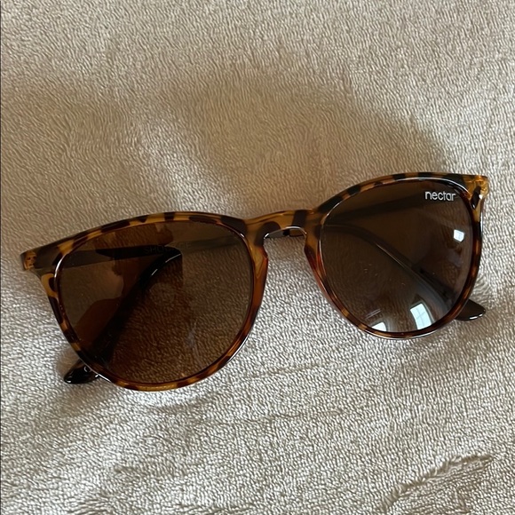 Nectar Tortoise Shell Sunglasses - Picture 2 of 2